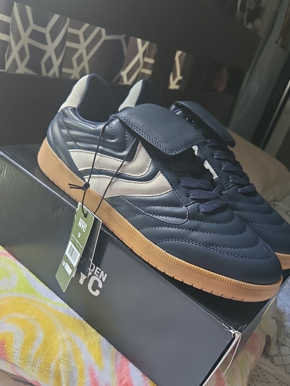 Madden Nyc Men’s Navy and Cream Low-Top Gum-Sole Sneakers